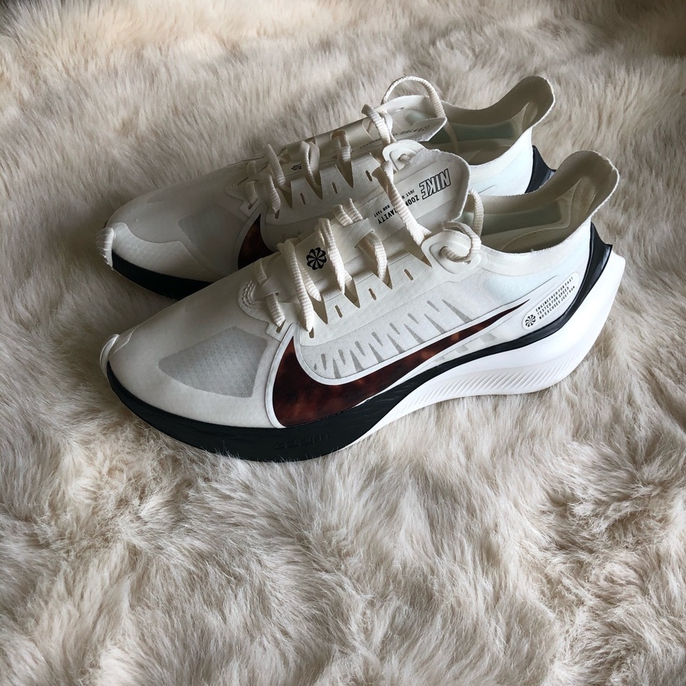 Nike zoom gravity running shoe